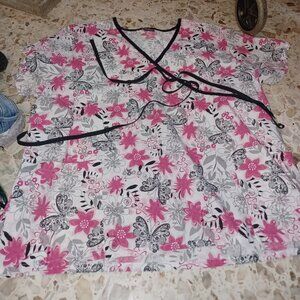 Scrub Studio Women's Scrub Top SZ 2-3XL Butterflies Pink & White